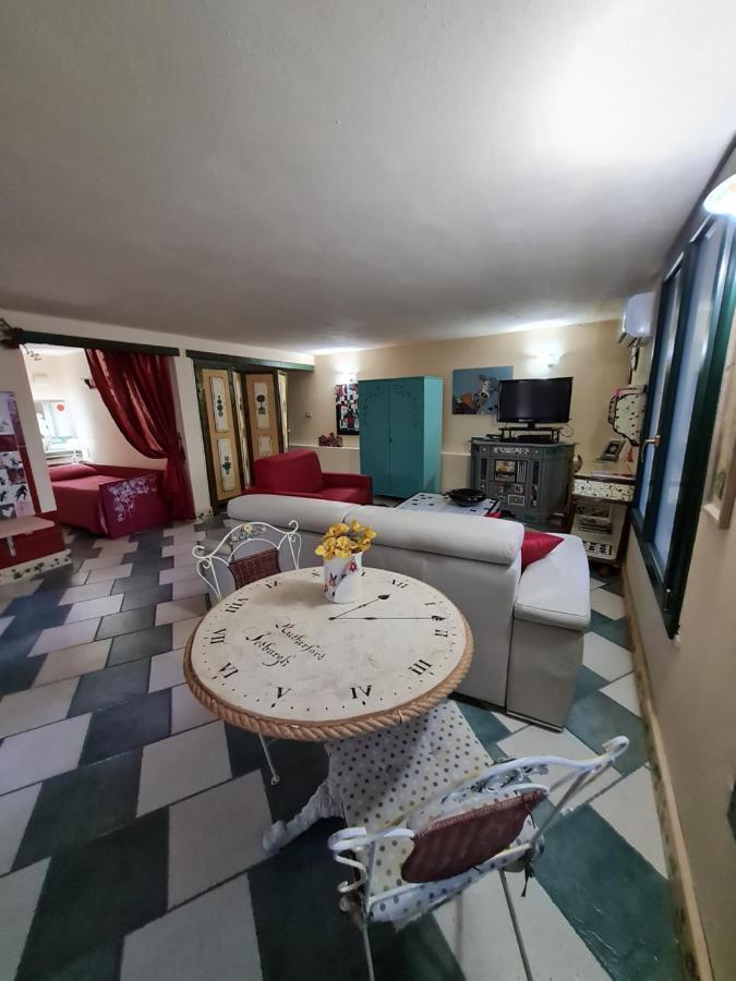 L'Antica Cantina Usini Bagian luar foto